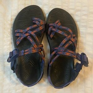 Chaco. Size 6
